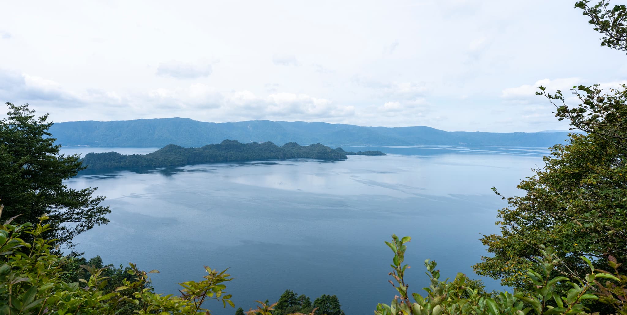 瞰湖台から観た十和田湖の眺め